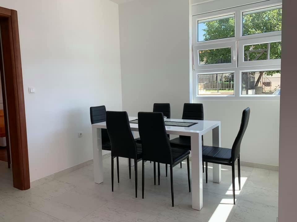 Apartments Bujkovic بار المظهر الخارجي الصورة